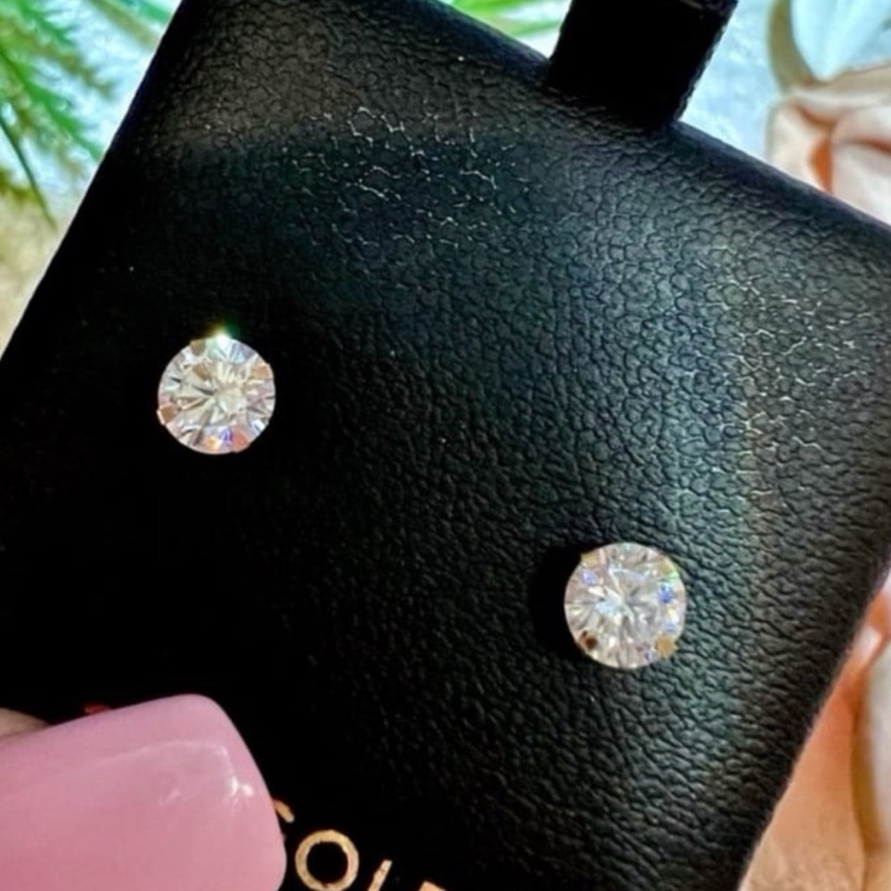 New! Round Cut Diamond Studs set in Solid 10K Gold. Brand new 4 prong setting